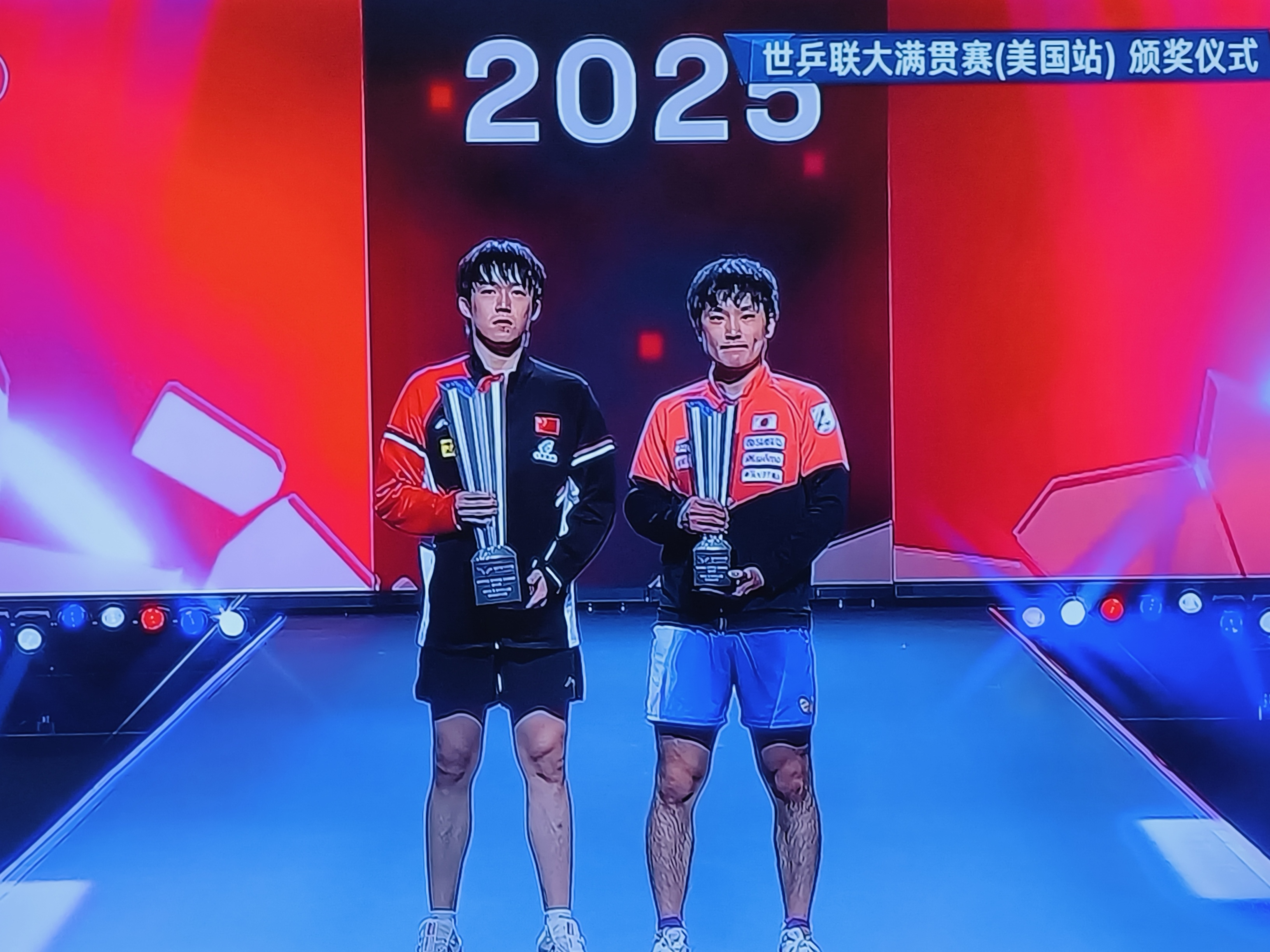 包含全明星赛今晚再迎强敌，那不勒斯遗憾出局，主帅态度——话题不断，更衣室氛围转暖的词条